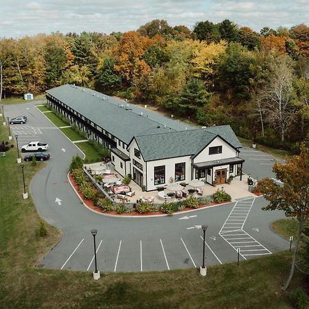 Отель Berkshires Untold Ленокс Экстерьер фото